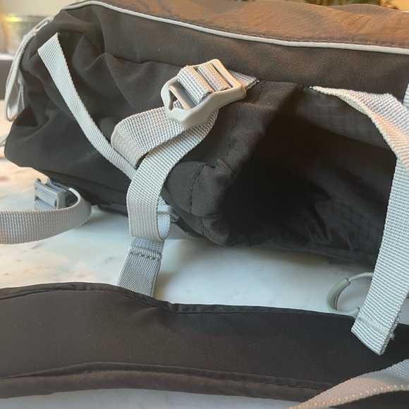 Lowepro Photo Sport 200 AW Camera Hiking Backpack (Black) - Picture 7 of 12